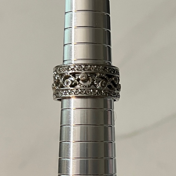 Elegant Silver Band Ring with Intricate Design, size 6.75 - Picture 4 of 9